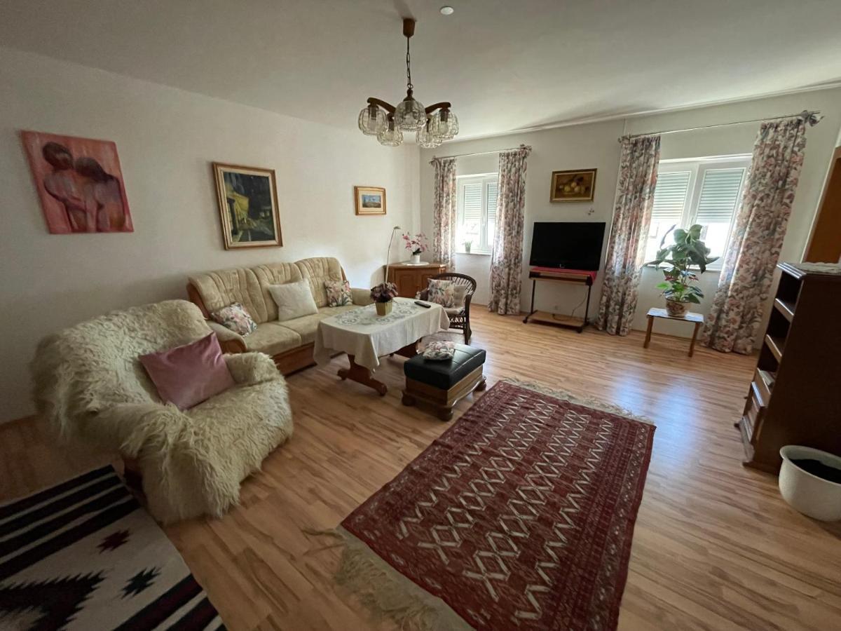 Schoene Ferienwohnung In Bahnhofsnaehe Fuer Urlaub, Studium Oder Arbeit デッゲンドルフ エクステリア 写真