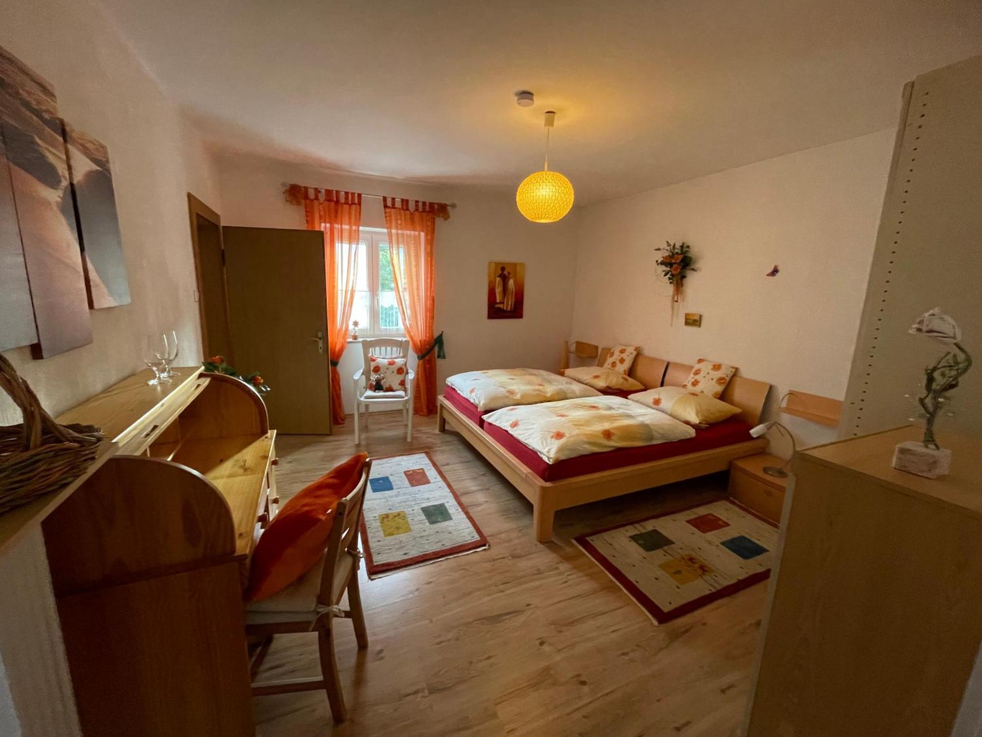 Schoene Ferienwohnung In Bahnhofsnaehe Fuer Urlaub, Studium Oder Arbeit デッゲンドルフ エクステリア 写真