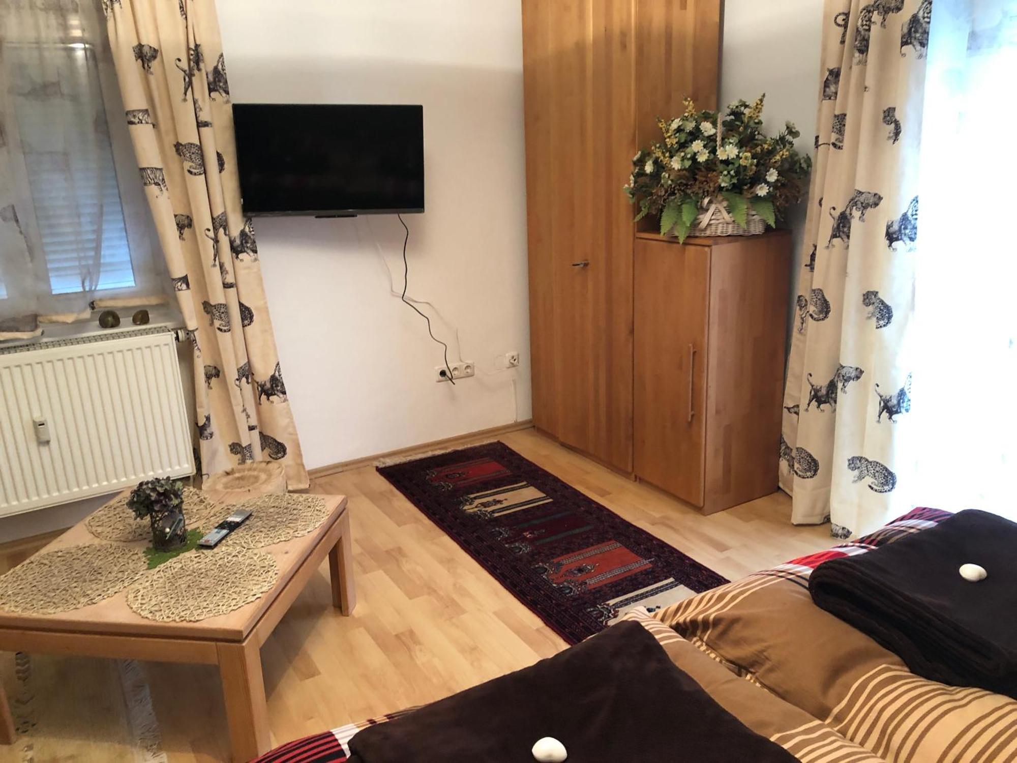 Schoene Ferienwohnung In Bahnhofsnaehe Fuer Urlaub, Studium Oder Arbeit デッゲンドルフ エクステリア 写真