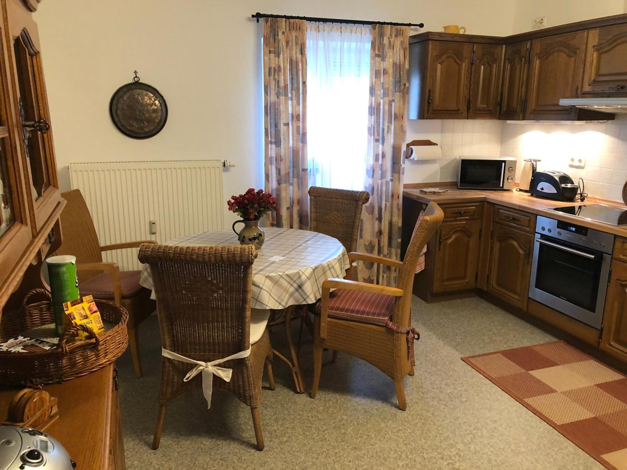 Schoene Ferienwohnung In Bahnhofsnaehe Fuer Urlaub, Studium Oder Arbeit デッゲンドルフ エクステリア 写真