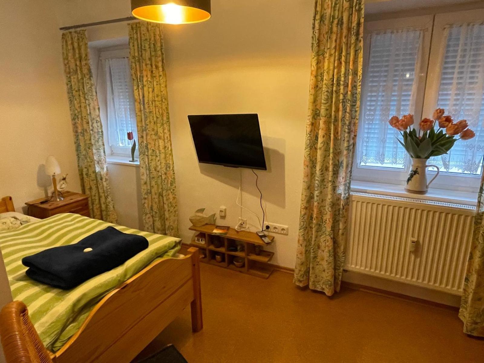 Schoene Ferienwohnung In Bahnhofsnaehe Fuer Urlaub, Studium Oder Arbeit デッゲンドルフ エクステリア 写真