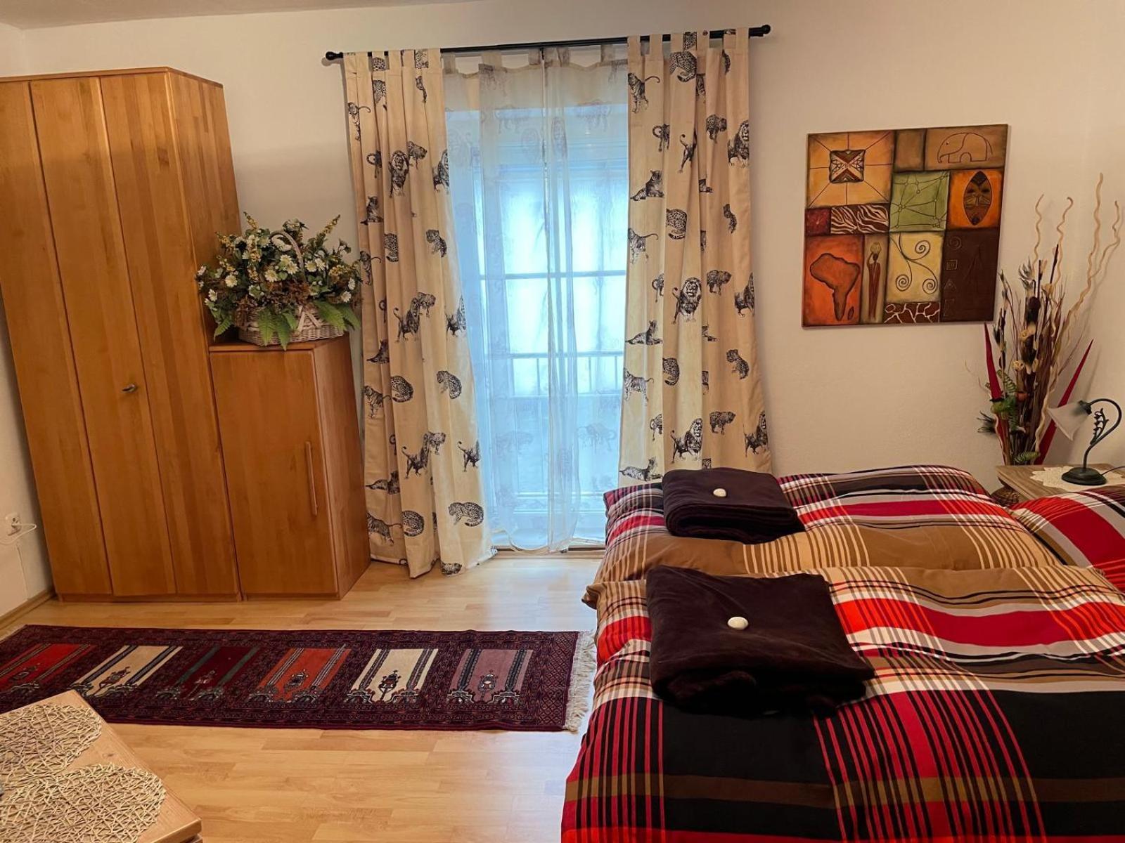Schoene Ferienwohnung In Bahnhofsnaehe Fuer Urlaub, Studium Oder Arbeit デッゲンドルフ エクステリア 写真