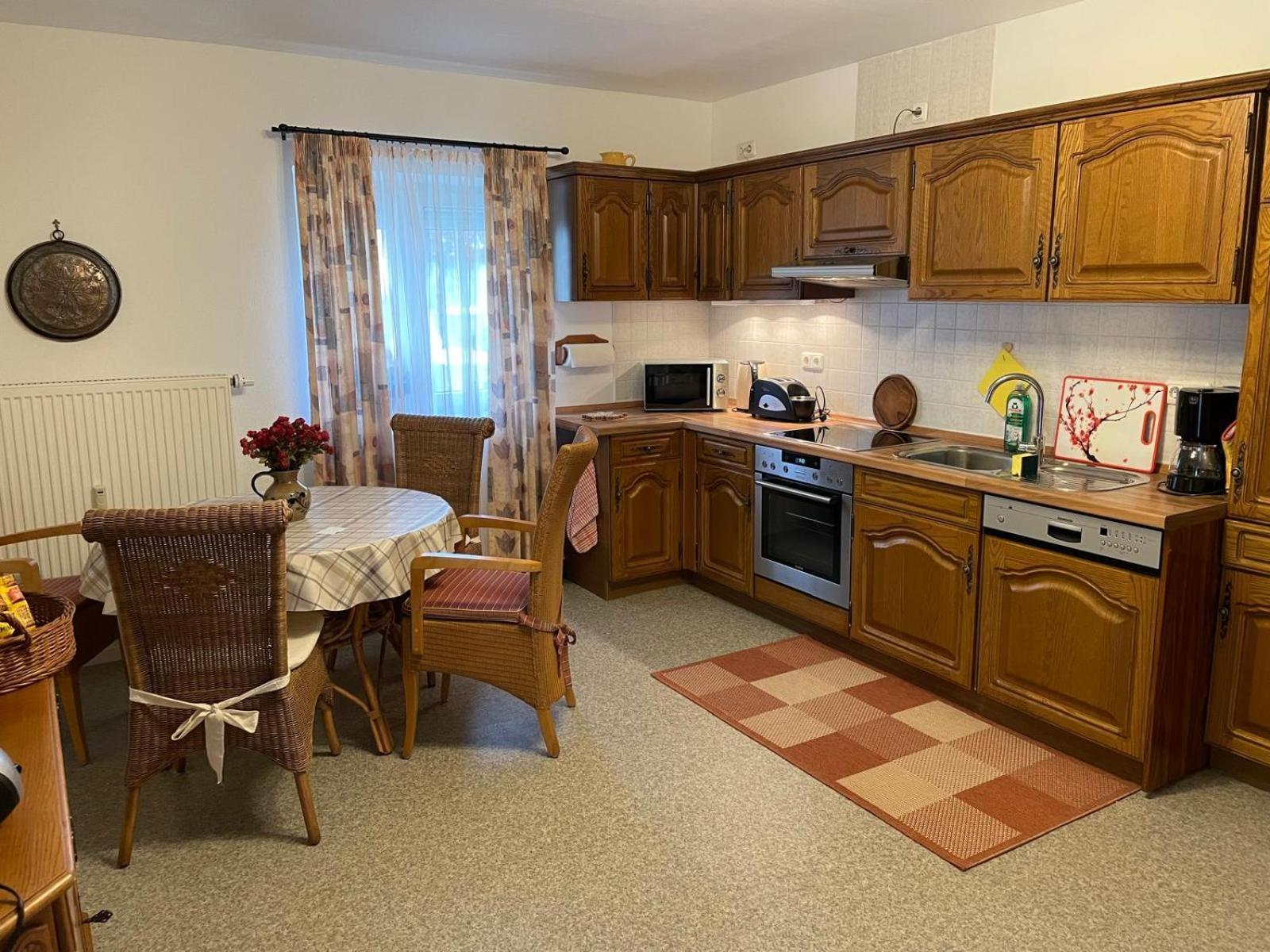 Schoene Ferienwohnung In Bahnhofsnaehe Fuer Urlaub, Studium Oder Arbeit デッゲンドルフ エクステリア 写真