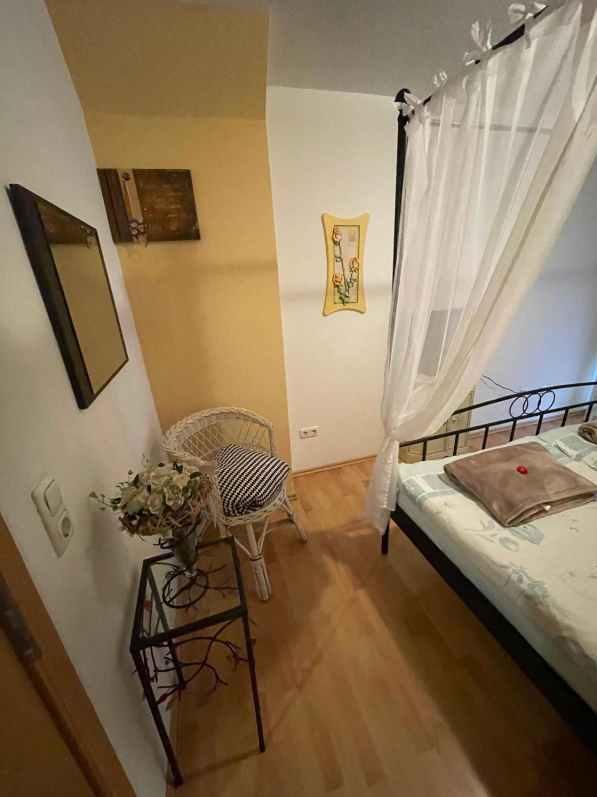 Schoene Ferienwohnung In Bahnhofsnaehe Fuer Urlaub, Studium Oder Arbeit デッゲンドルフ エクステリア 写真