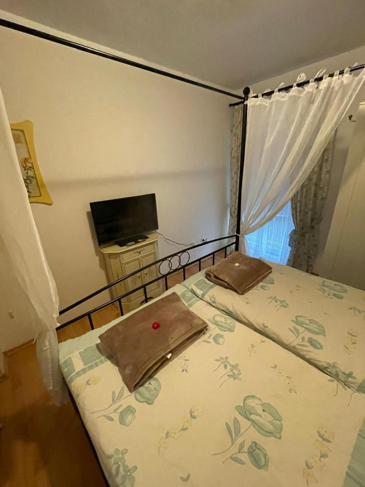 Schoene Ferienwohnung In Bahnhofsnaehe Fuer Urlaub, Studium Oder Arbeit デッゲンドルフ エクステリア 写真