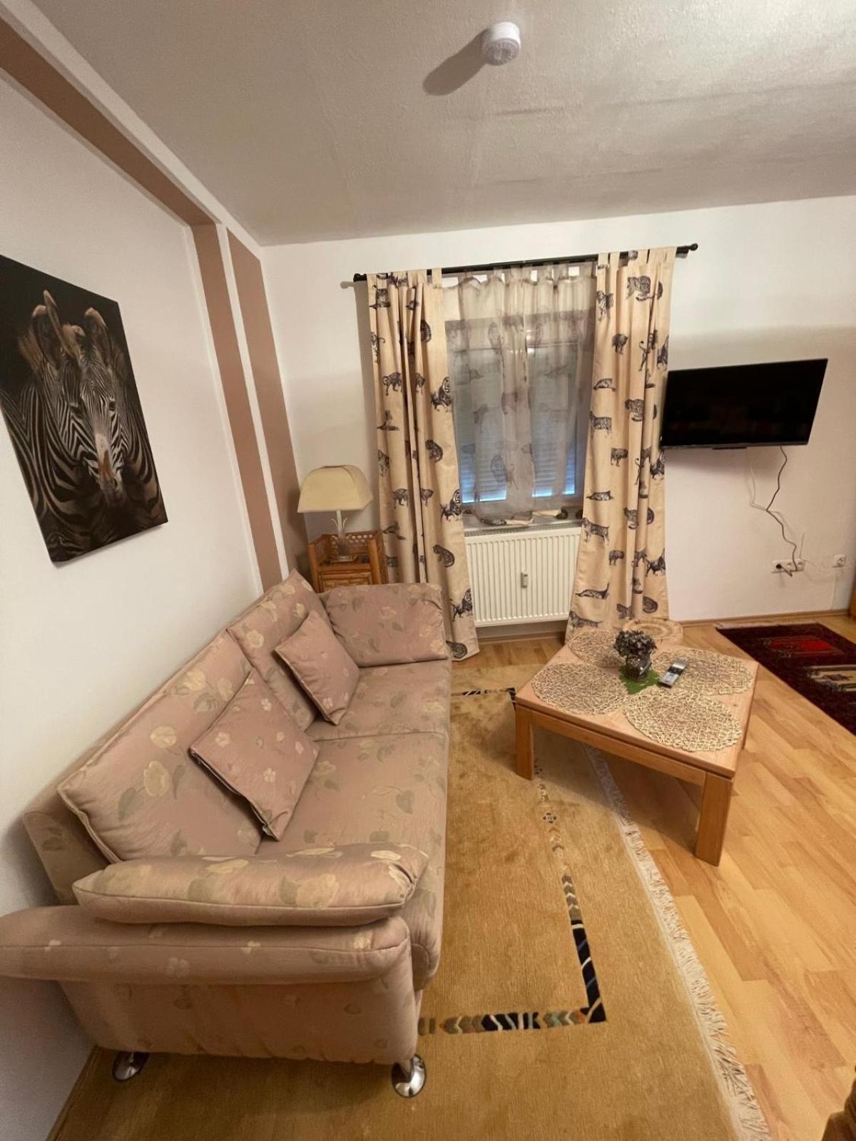 Schoene Ferienwohnung In Bahnhofsnaehe Fuer Urlaub, Studium Oder Arbeit デッゲンドルフ エクステリア 写真