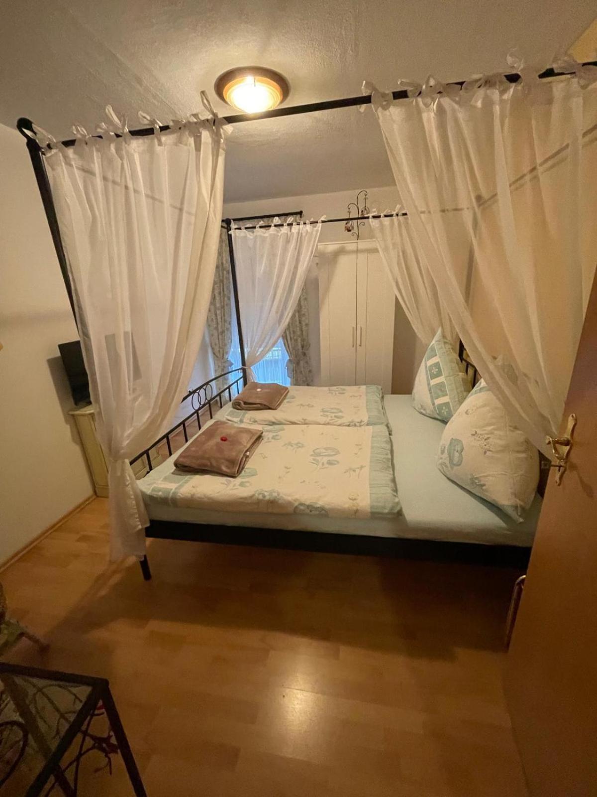 Schoene Ferienwohnung In Bahnhofsnaehe Fuer Urlaub, Studium Oder Arbeit デッゲンドルフ エクステリア 写真