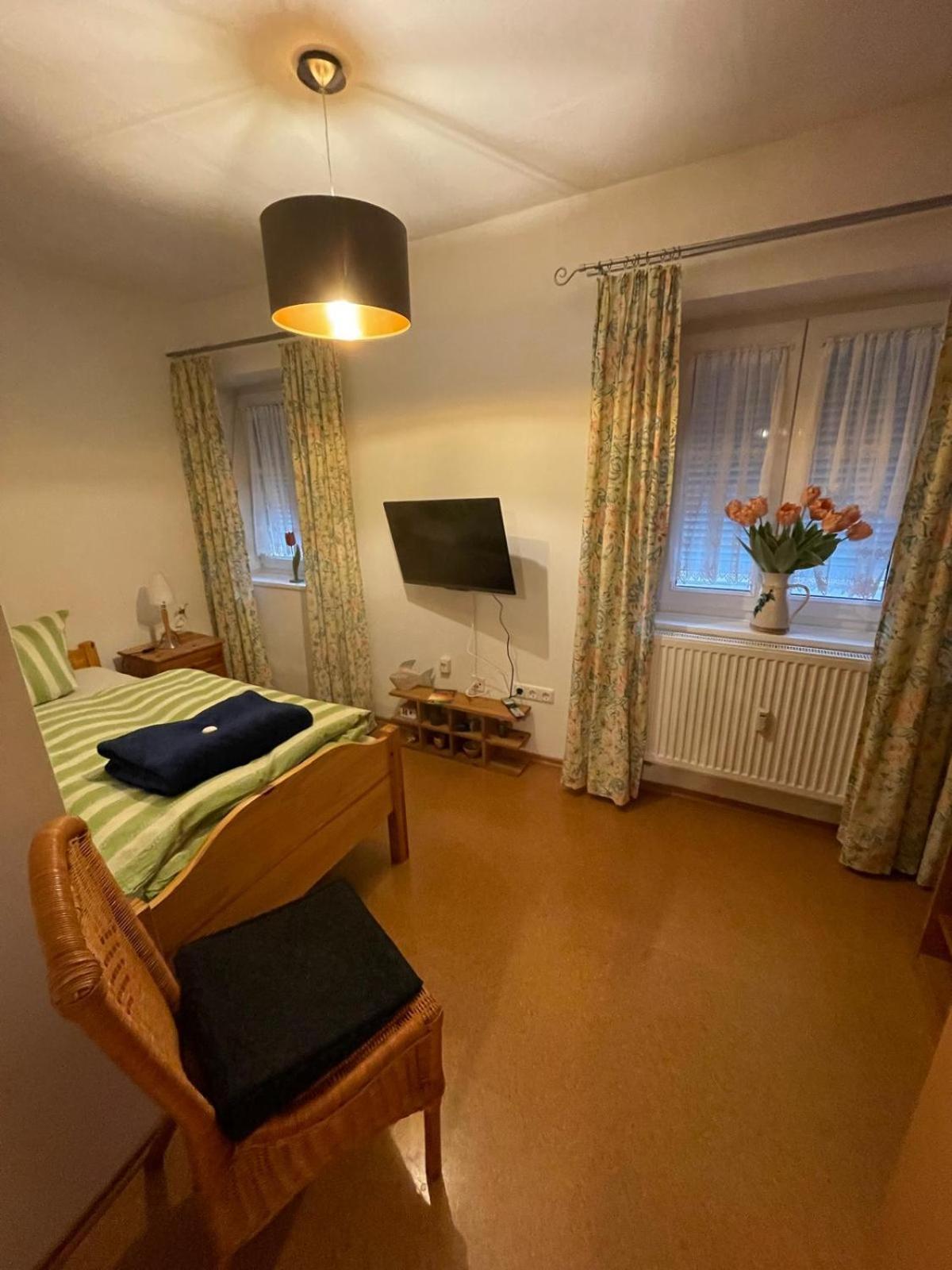 Schoene Ferienwohnung In Bahnhofsnaehe Fuer Urlaub, Studium Oder Arbeit デッゲンドルフ エクステリア 写真