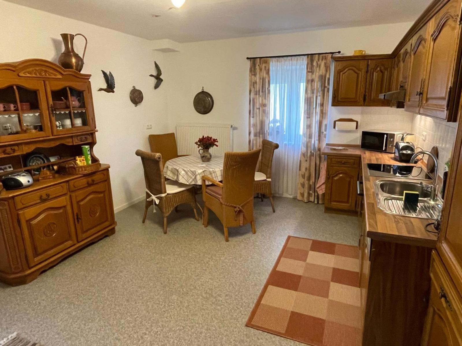 Schoene Ferienwohnung In Bahnhofsnaehe Fuer Urlaub, Studium Oder Arbeit デッゲンドルフ エクステリア 写真