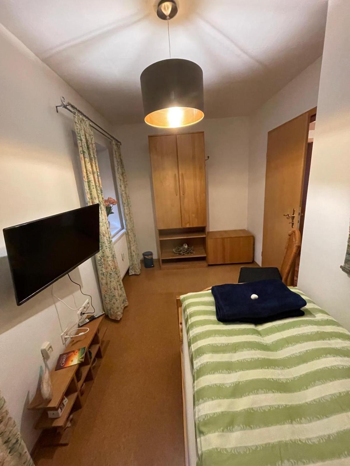 Schoene Ferienwohnung In Bahnhofsnaehe Fuer Urlaub, Studium Oder Arbeit デッゲンドルフ エクステリア 写真