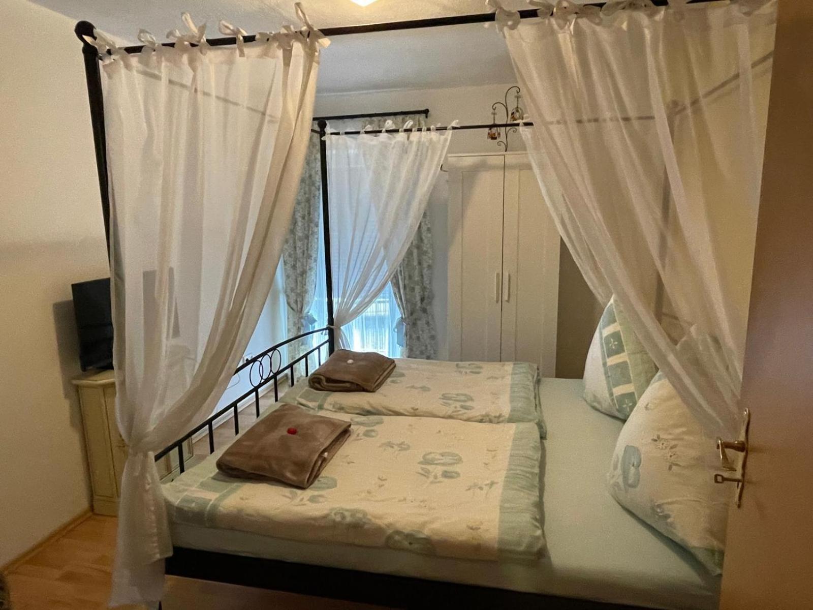 Schoene Ferienwohnung In Bahnhofsnaehe Fuer Urlaub, Studium Oder Arbeit デッゲンドルフ エクステリア 写真